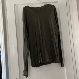Five year basic long sleeve v neck